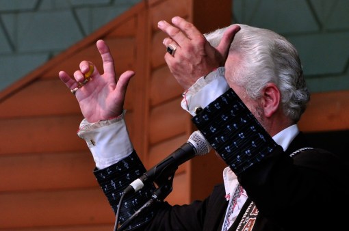 8E86F25B-5F02-4C07-A594-B077088E2569